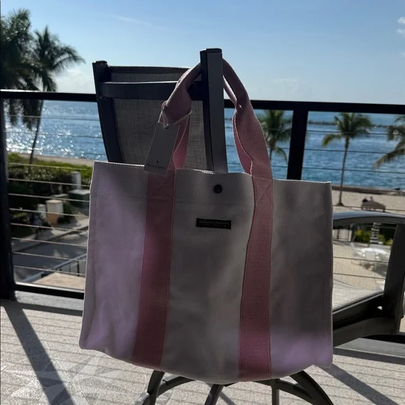 Island Company Large White and Pink Tote Bag - Picture 4 of 10